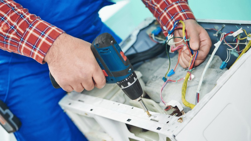 İstanbul Hotpoint Hotpoint çamaşır makinesi kart tamiri – Su almama arızası orijinal parça ile giderildi. - Teknik servis örneği